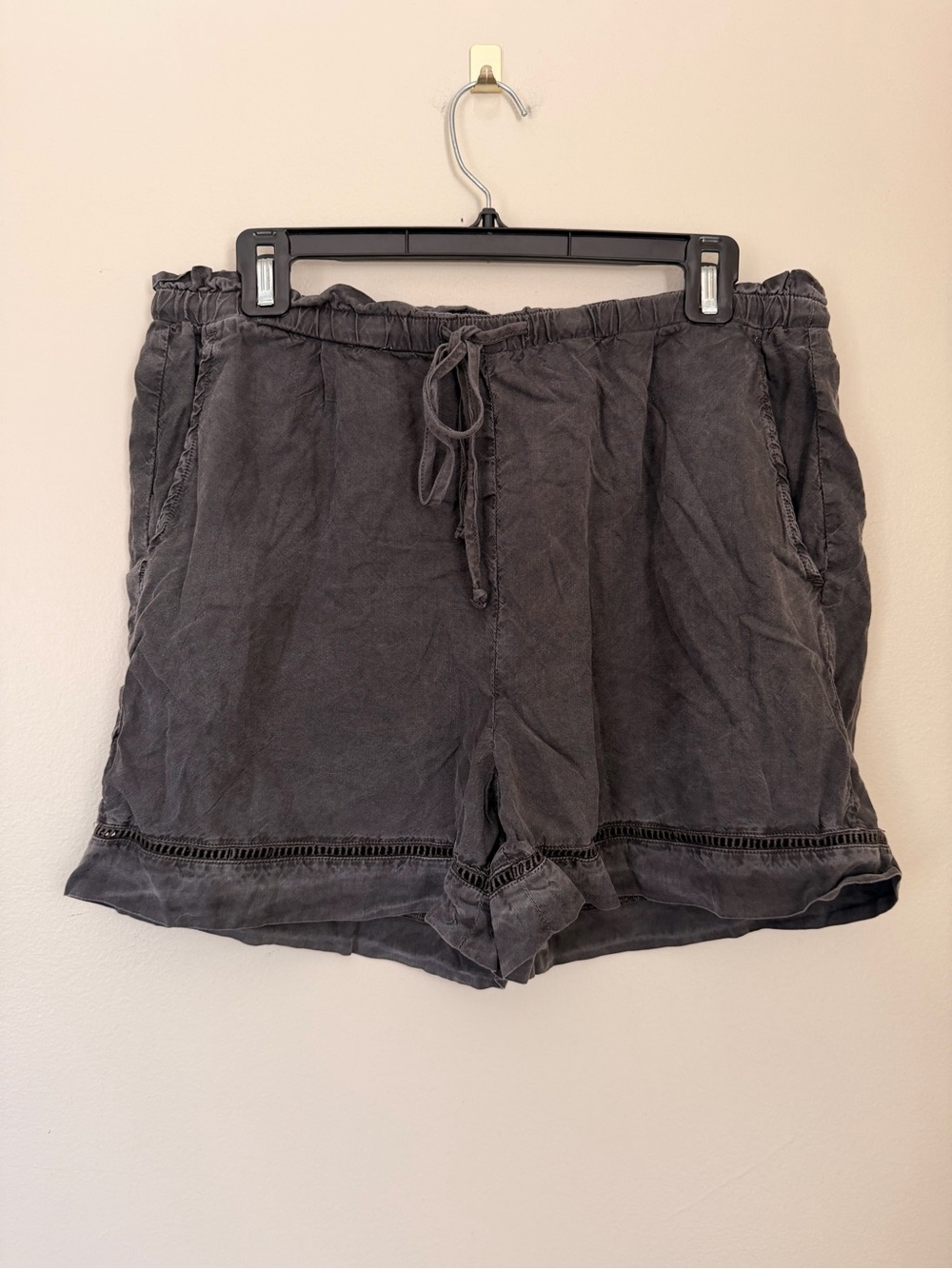 Anthropologie Cloth and Stone Rimini Charcoal Drawstring Shorts Size Medium